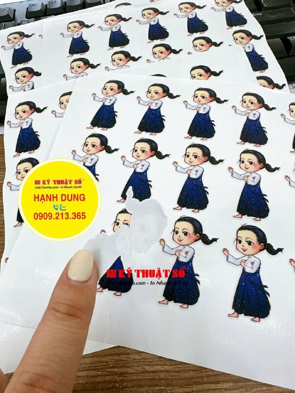 In sticker Chibi Aikido nhãn dán Decal sữa theo yêu cầu số lượng ít, gia công cán kim sa óng ánh, bế theo viền - INKTS2092