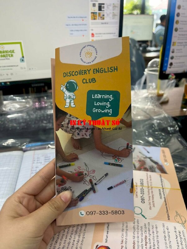 In tờ gấp 3 giấy C300gsm, brochure gấp 3 giới thiệu CLB tiếng Anh thuyết trình - INKTS1882