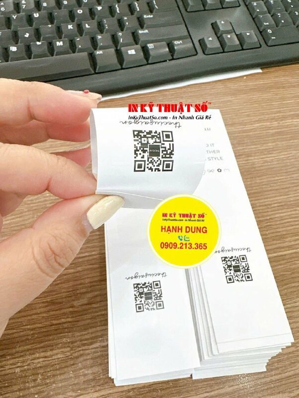 In vòng giấy gói hàng shop thời trang, in logo thương hiệu quần áo, QRcode quét mã website - INKTS2114