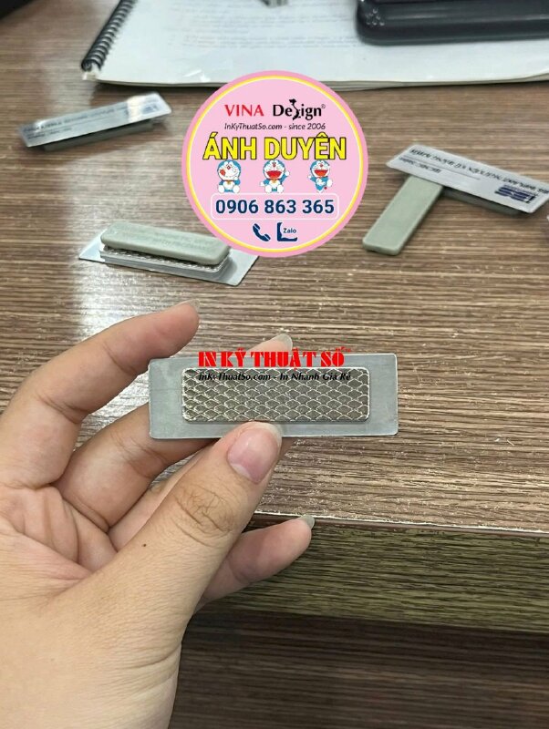 Làm bảng tên Inox xước khắc ăn mòn, chữ đổ màu, gắn nam châm mặt sau chức danh HCMC Sales cho nha khoa Implant - INKTS2051