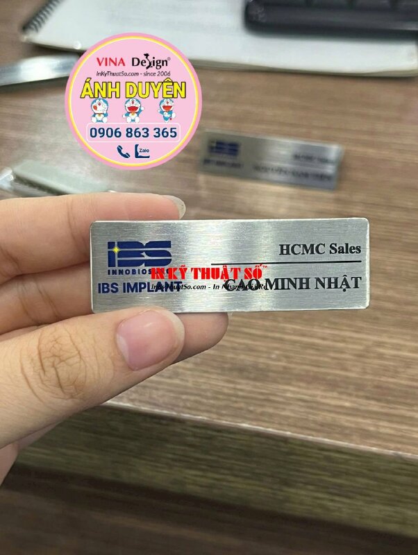 Làm bảng tên Inox xước khắc ăn mòn, chữ đổ màu, gắn nam châm mặt sau chức danh HCMC Sales cho nha khoa Implant - INKTS2051