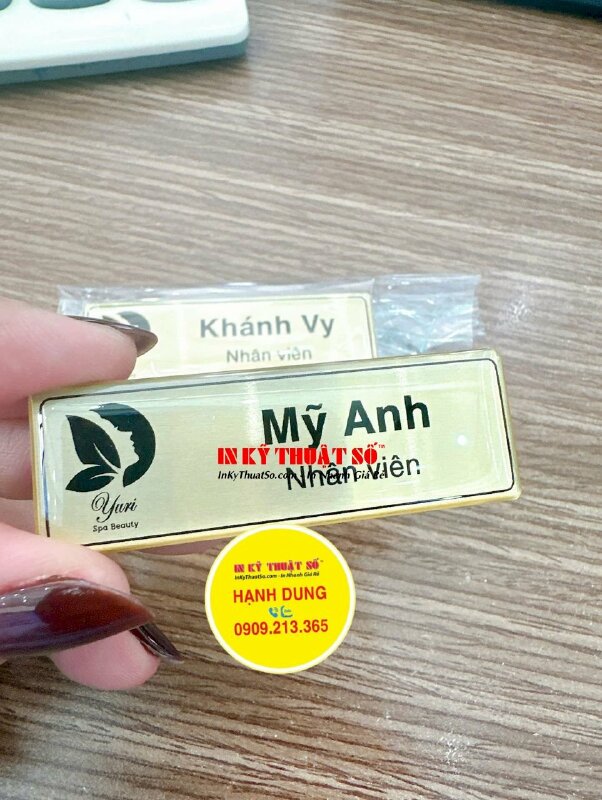 In bảng tên nhân viên Spa cài áo, bảng tên nam châm hít nhựa đổ keo - INKTS2861