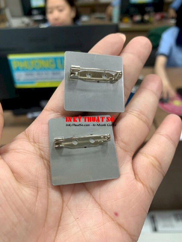 In huy hiệu Sports club gắn ghim cài áo, huy hiệu Inox vàng xước ăn mòn nội dung - INKTS2848