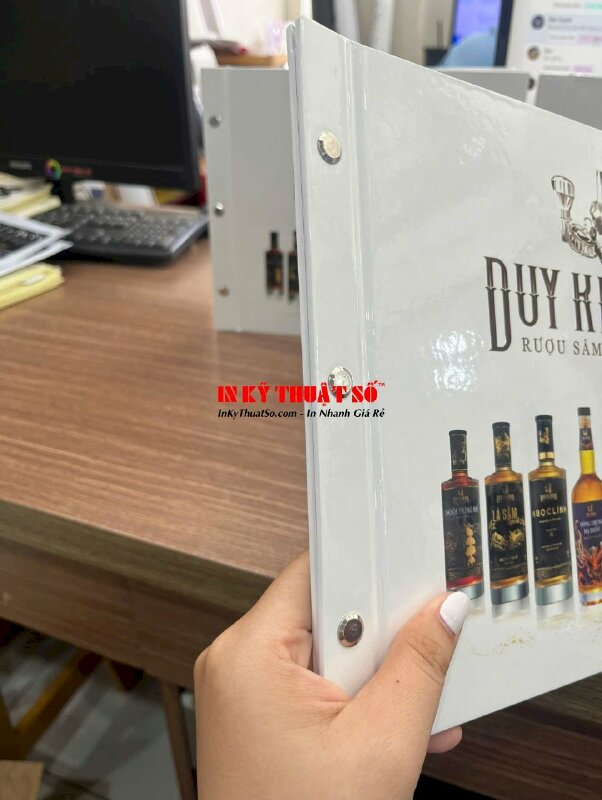 In quyển menu bìa bồi Carton ruột giấy C300gsm, in 2 mặt cán bóng giới thiệu sản phẩm đồ uống có cồn - INKTS2799