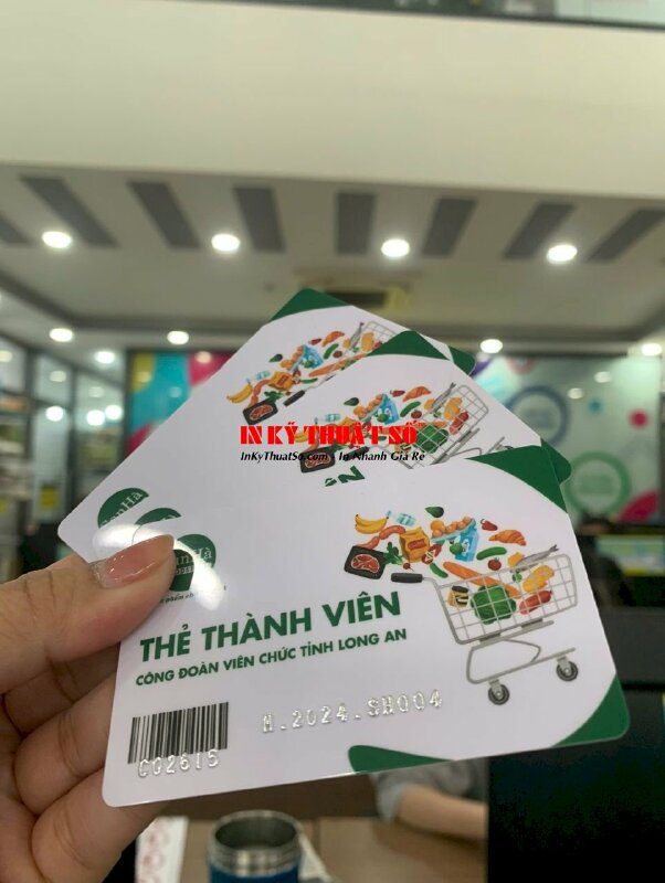 In thẻ thành viên chuỗi cửa hàng thực phẩm tiện lợi, in thẻ nhựa ép bóng dập nổi dãy chữ số - INKTS2804