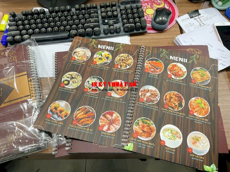 Làm menu nhựa mỏng in laser đóng gáy lò xo, menu quán ăn gia đình, nhà hàng tiệc - INKTS2853