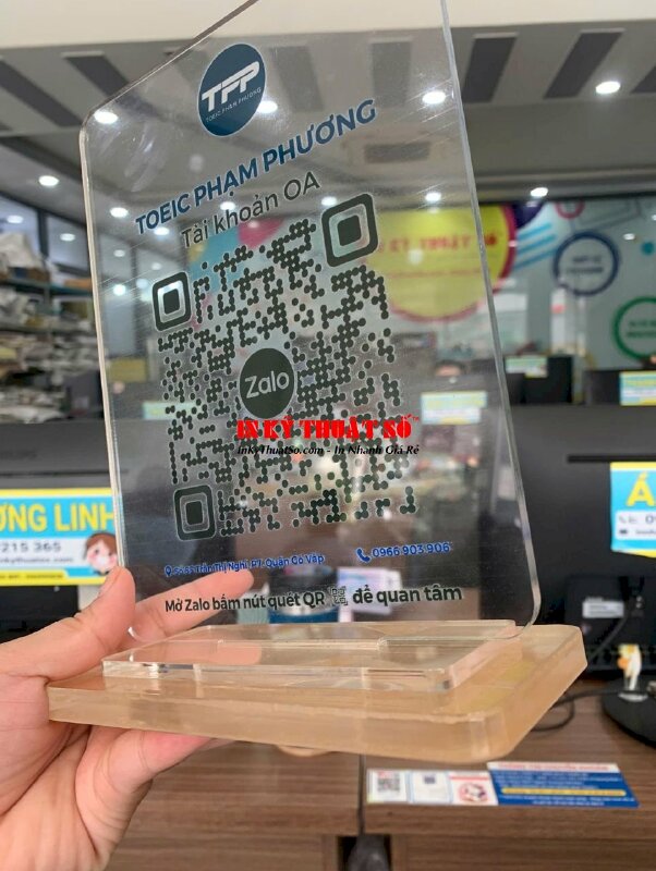 Làm standee đế Mica QRcode quét mã truy cập, quan tâm Zalo OA Trung tâm tiếng Anh TOEIC - INKTS2792