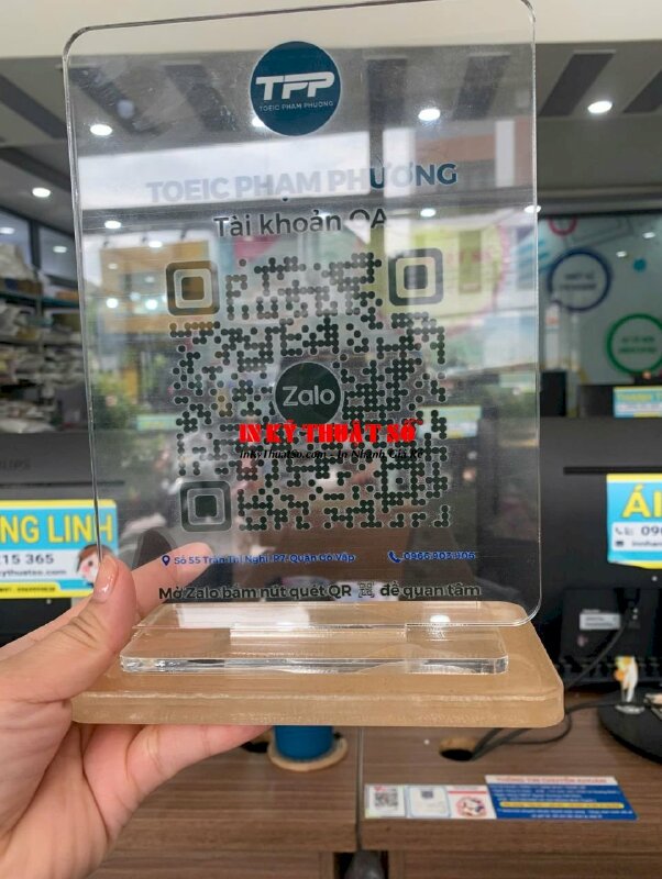 Làm standee đế Mica QRcode quét mã truy cập, quan tâm Zalo OA Trung tâm tiếng Anh TOEIC - INKTS2792