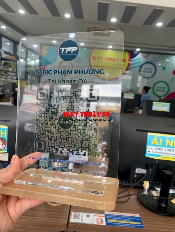 Làm standee đế Mica QRcode quét mã truy cập, quan tâm Zalo OA Trung tâm tiếng Anh TOEIC - INKTS2792