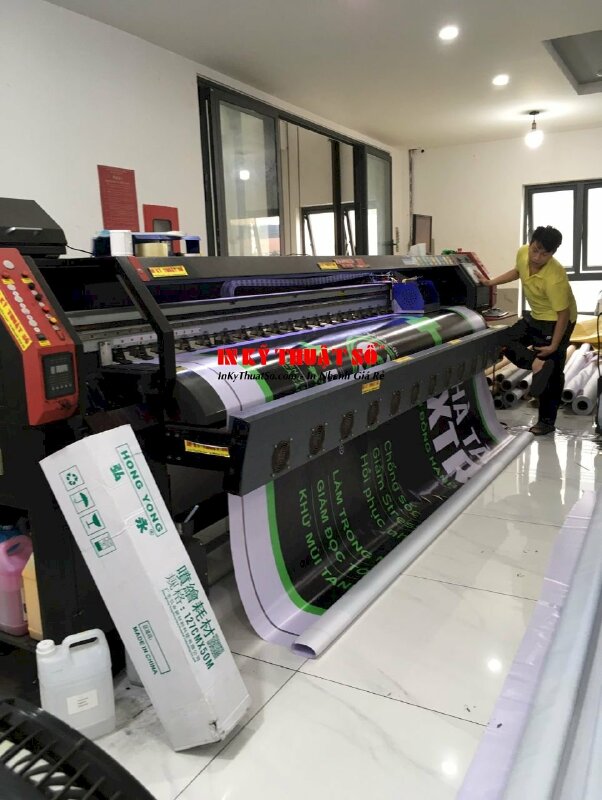 Máy in hiflex khổ lớn với mực dầu in ấn phông nền khổ lớn tại Công ty In Kỹ Thuật Số - Digital Printing  Máy in hiflex khổ lớn với mực dầu in ấn phông nền khổ lớn tại Công ty In Kỹ Thuật Số - Digital Printing