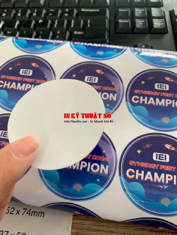 Tem Decal tròn đường kính 5cm dán huy chương nhà vô địch sự kiện lễ hội trường đại học - INKTS2791