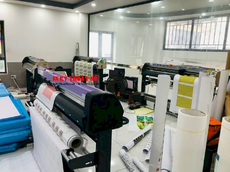 Phòng bế tem nhãn Decal khổ lớn tại In Kỹ Thuật Số Since 2006