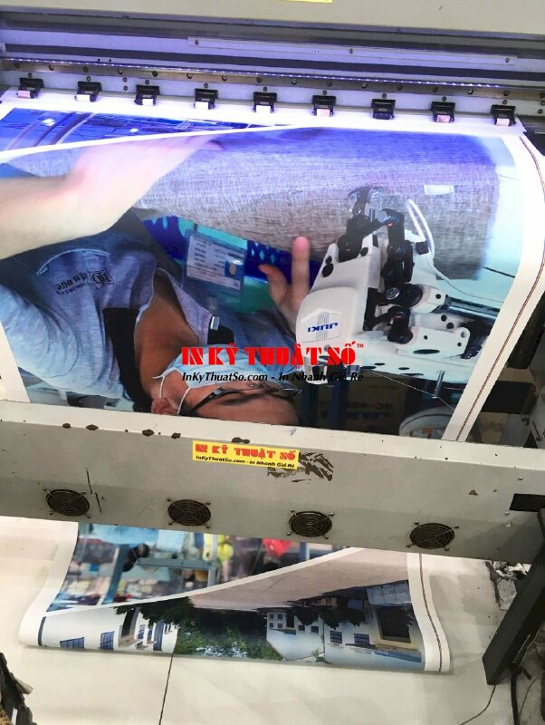 In PP giá rẻ thành phẩm poster, banner quảng cáo, phông nền PP trang trí trong nhà - Ảnh: 1