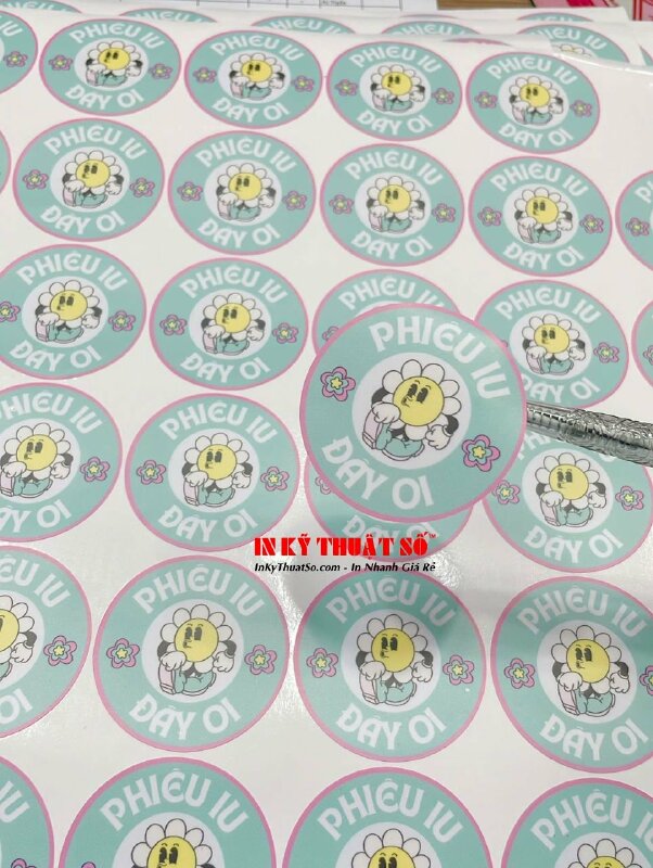 In sticker dán áo event sự kiện, sticker tròn 5cm Decal sữa in mực dầu, cán mờ, bế theo viền - INKTS3041