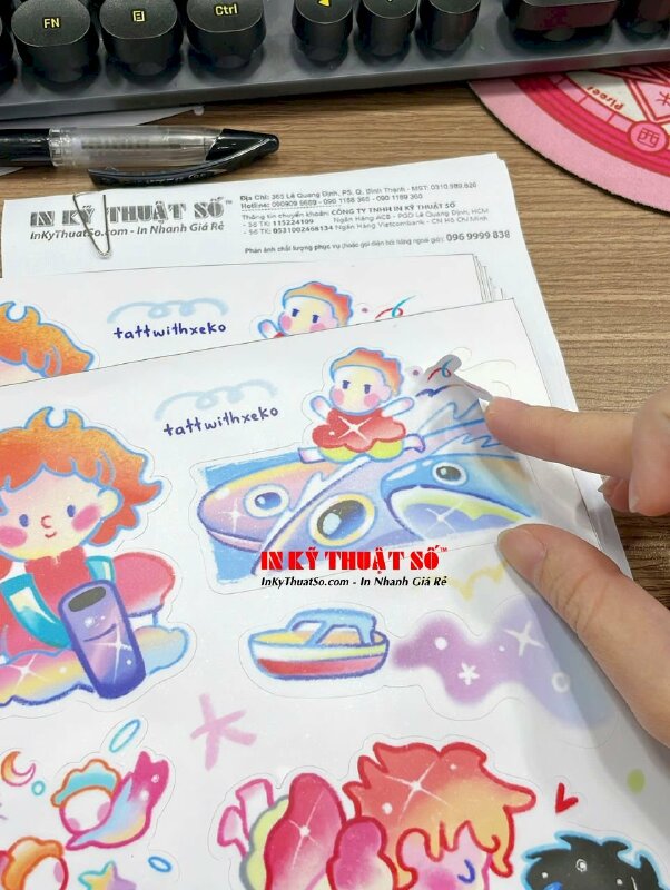 Làm Sticker Set khổ A5 nhân vật chibi theo yêu cầu, in sticker Decal sữa bế theo viền - INKTS3038