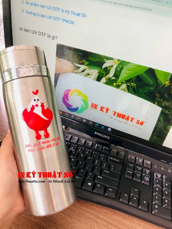 In logo BCĐ Vận động Hiến máu Tình nguyện, linh vật hiến máu nhân đạo Việt Nam dán lên quà tặng người tham gia chương trình -  INKTS3088