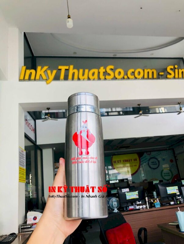 In logo BCĐ Vận động Hiến máu Tình nguyện, linh vật hiến máu nhân đạo Việt Nam dán lên quà tặng người tham gia chương trình -  INKTS3088