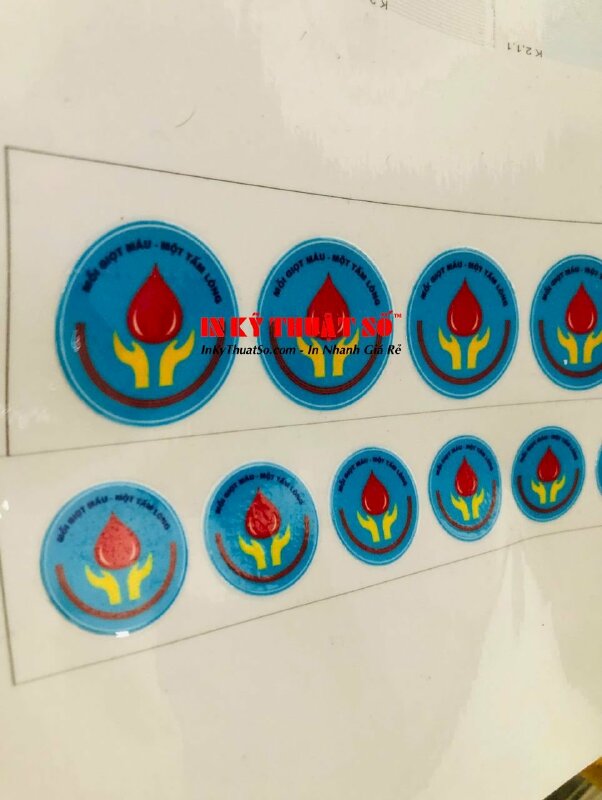 In logo BCĐ Vận động Hiến máu Tình nguyện, linh vật hiến máu nhân đạo Việt Nam dán lên quà tặng người tham gia chương trình -  INKTS3088
