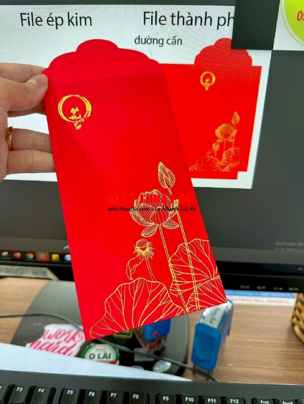 In bao lì xì đỏ ép kim hoạ tiết hoa sen Phật giáo - INKTS384