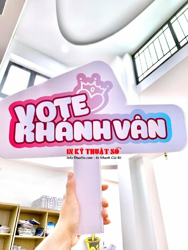 In hashtag cầm tay vote hoa hậu, cổ vũ, bình chọn hoa hậu - INKTS453