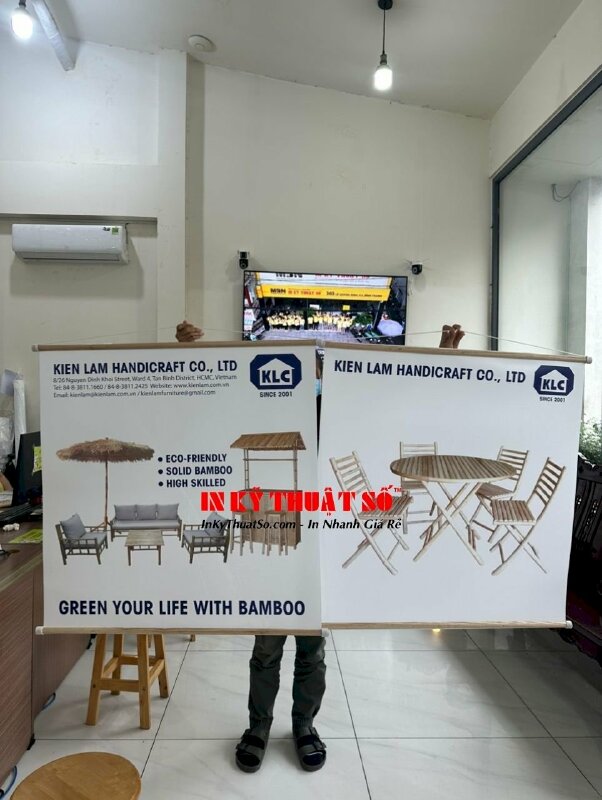 In PP quảng cáo sản phẩm nội thất tre trúc, in PP cán mờ, nẹp gỗ 2 đầu, quấn dây thừng treo tường - INKTS933