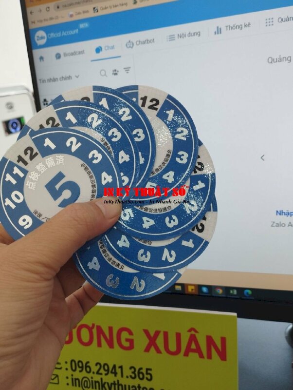 In tem nhãn tròn,  giấy C200, ép kim bạc - INKTS358