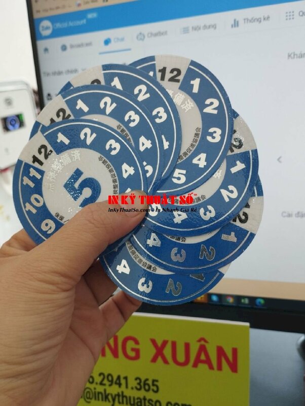 In tem nhãn tròn,  giấy C200, ép kim bạc - INKTS358