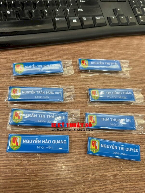 In bảng tên nhựa đổ keo gắn nam châm tên nhân viên văn phòng, kế toán - INKTS3290