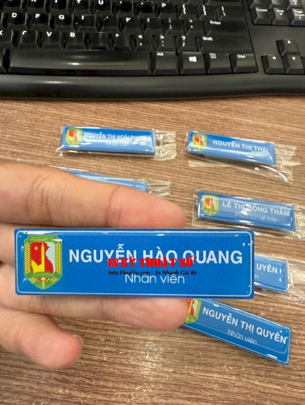In bảng tên nhựa đổ keo gắn nam châm tên nhân viên văn phòng, kế toán - INKTS3290