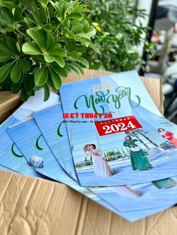 In lịch treo tường 13 tờ, in lịch lò xo treo tường khổ 40cm x 60cm, lịch Tết tiệm áo dài làm quà tặng khách - INKTS942