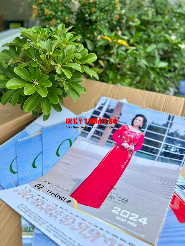 In lịch treo tường 13 tờ, in lịch lò xo treo tường khổ 40cm x 60cm, lịch Tết tiệm áo dài làm quà tặng khách - INKTS942