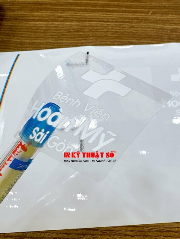 In Logo decal trong suốt cho bệnh viện quốc tế, tem decal 4.5x4.5cm - INKTS1078
