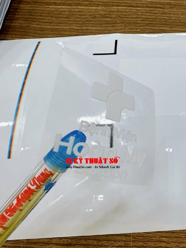 In Logo decal trong suốt cho bệnh viện quốc tế, tem decal 4.5x4.5cm - INKTS1078