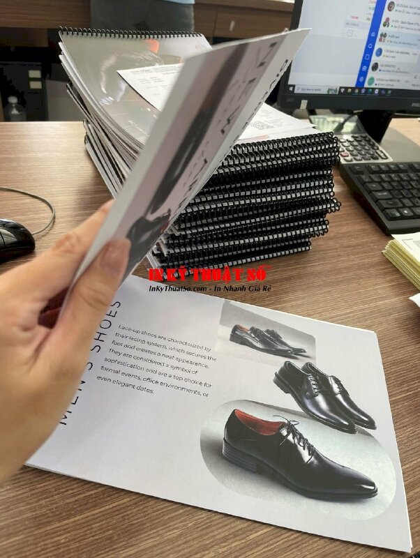 In quyển tài liệu quảng cáo bằng tiếng Anh, catalogue giới thiệu sản phẩm giày da nam - INKTS3295