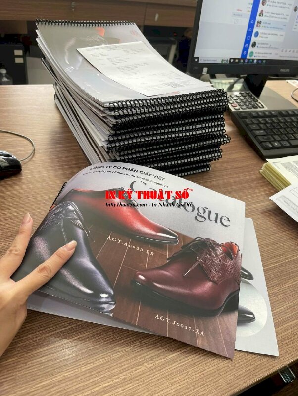 In quyển tài liệu quảng cáo bằng tiếng Anh, catalogue giới thiệu sản phẩm giày da nam - INKTS3295