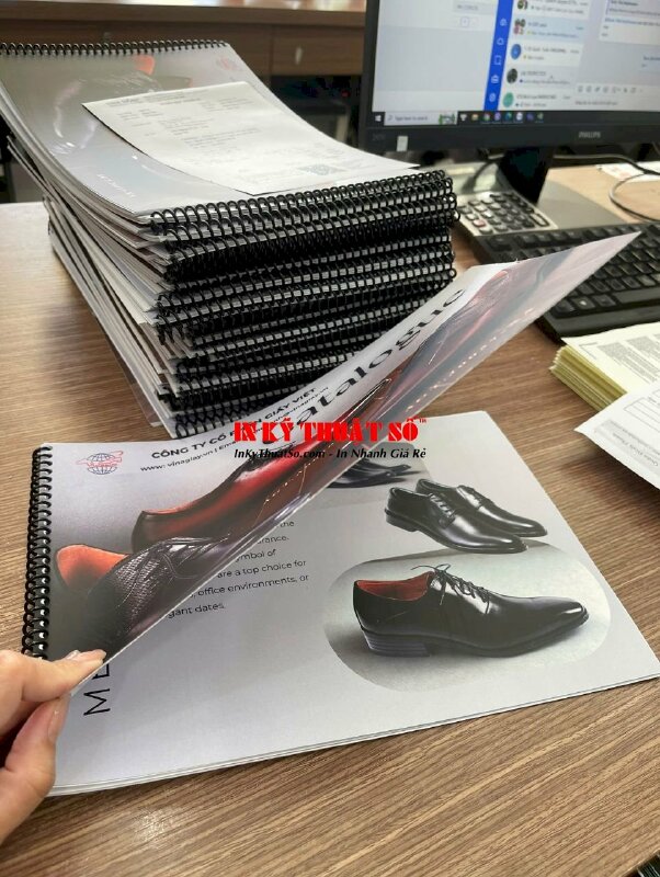In quyển tài liệu quảng cáo bằng tiếng Anh, catalogue giới thiệu sản phẩm giày da nam - INKTS3295