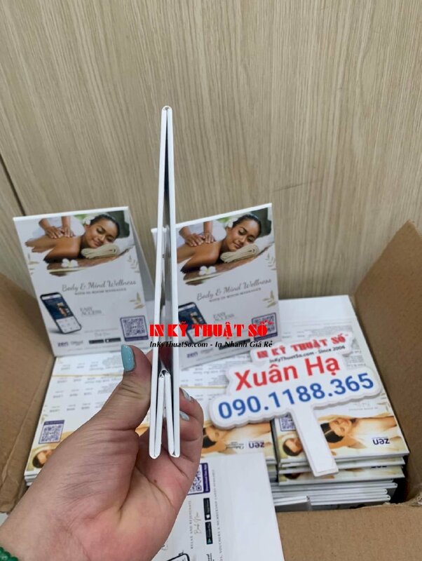 In standee đế bồi Carton chữ A để bàn làm bảng giá dịch vụ Spa & Massage tận nơi - INKTS1060