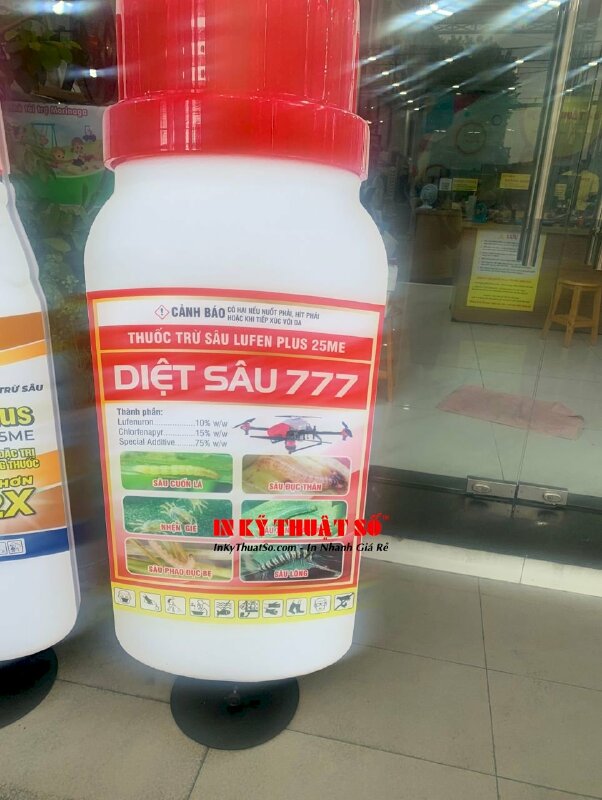 In standee PP dầu cán bóng, formex 5 li, viền formex gắn chân mâm tròn - INKTS339