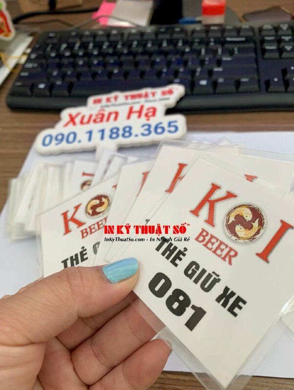 In thẻ giữ xe giấy ép plastic quán beer size 6cm x 6cm - INKTS1042