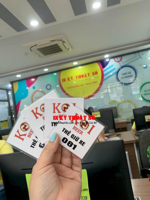 In thẻ giữ xe giấy ép plastic quán beer size 6cm x 6cm - INKTS1042