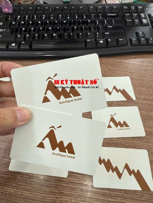 In thẻ từ hotel, thẻ từ (khách đưa qua) in UV 2 mặt dùng làm thẻ phòng khách sạn - INKTS2794