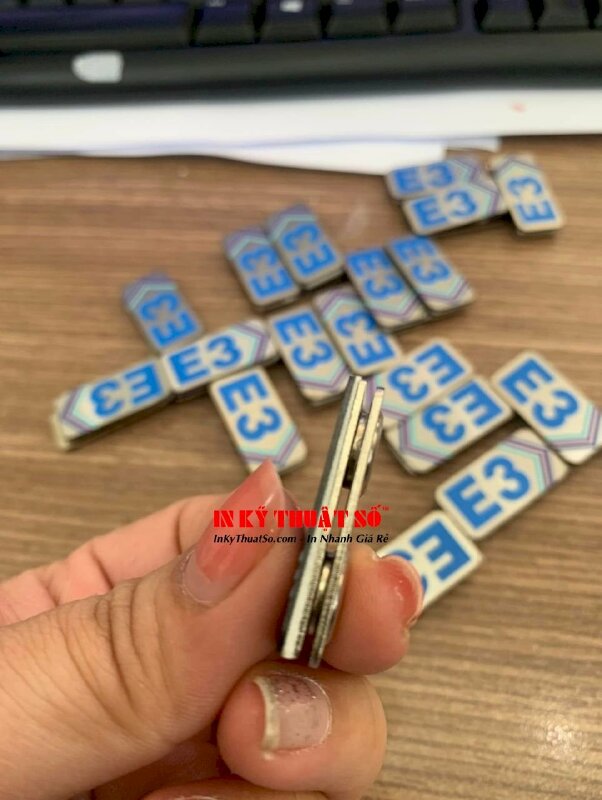 Làm huy hiệu kim loại gắn nam châm hít mặt sau cài áo - INKTS3289
