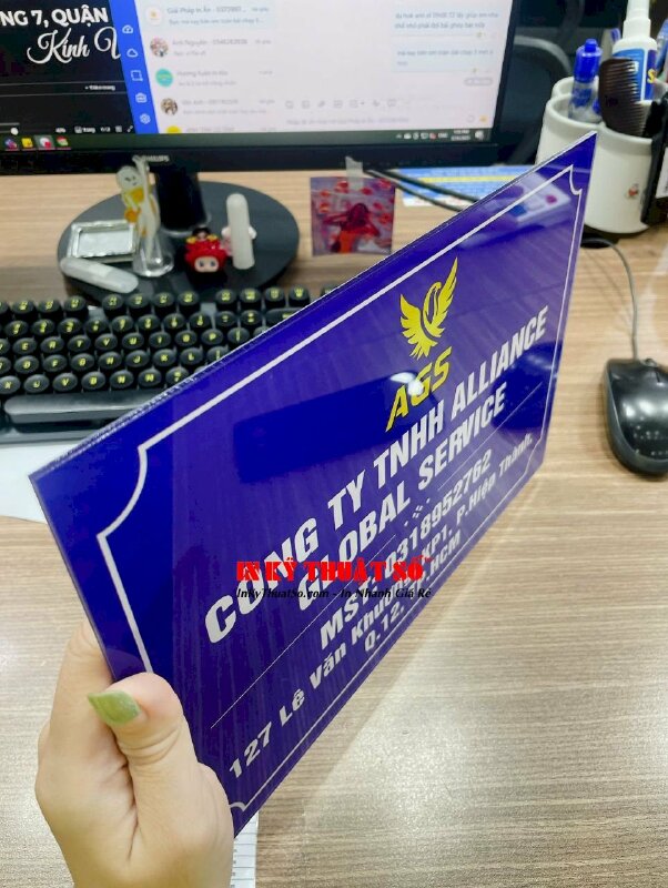 Biển Mica in UV trong 3li lót trắng full nền làm bảng hiệu công ty giá rẻ - INKTS3301