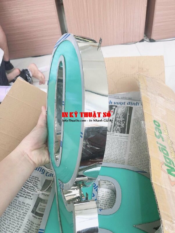 Chữ hộp đèn Mica viền hông inox trắng đi đèn Led hông - INKTS1181