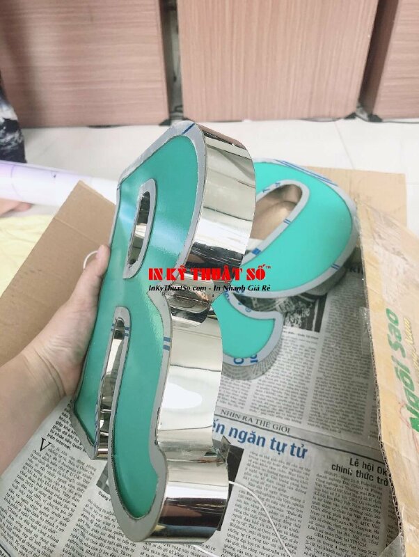 Chữ hộp đèn Mica viền hông inox trắng đi đèn Led hông - INKTS1181