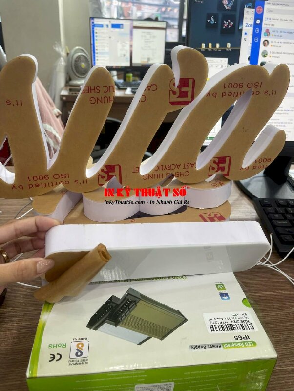 Hộp đèn chữ nổi Mica sữa đi đèn Led âm, cắt CNC theo chữ, uốn hông Format - INKTS1162