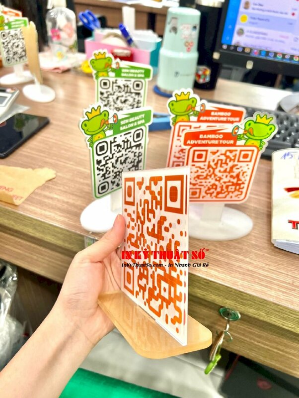 In bảng mica qr code quét mã thông tin doanh nghiệp - INKTS897