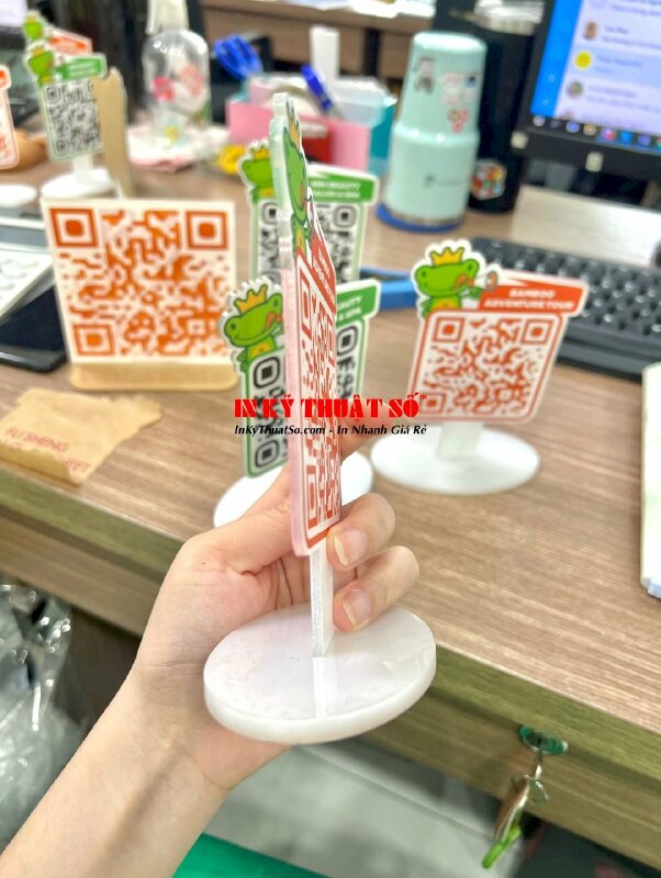 In bảng mica qr code quét mã thông tin doanh nghiệp - INKTS897