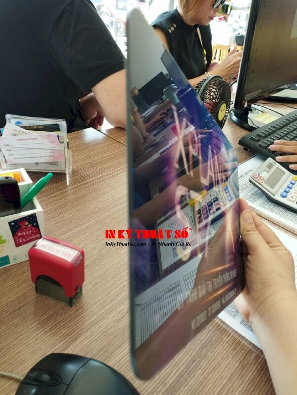 In bảng tên công ty, mica trong in UV ngược - INKTS350