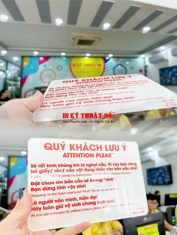 In bảng thông báo bằng Mica treo tường WC cho nhà hàng Quý khách hàng lưu ý Attention Please song ngữ Việt Anh - INKTS944